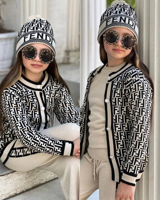 ست ۴تکه fendi . بافت دخترانه کرم مشکی ترک مخصوص دختران خوشتیپ 3 تا 12 سال