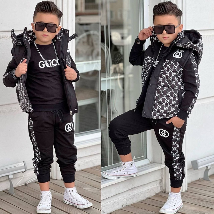 ست سه تیکه پسرانه ترک gucci شامل بلوز و شلوار و پافر بسیار شیک و باکیفیت 3 تا 4 سال