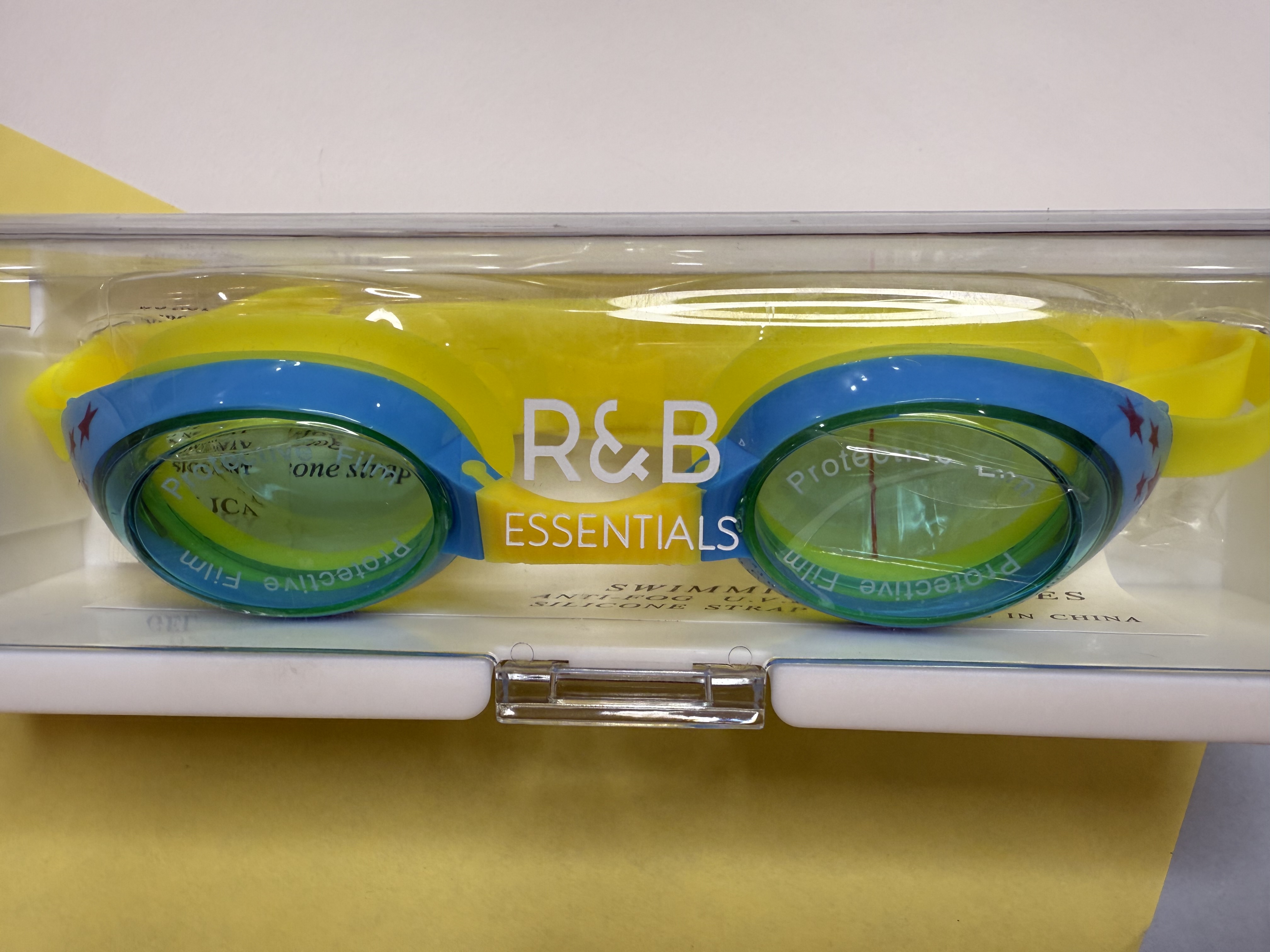عینک شنا پسرانه وارداتی اورجینال برند R&B همراه با گوشگیر-U.V. PROTECTION ,ANTI -FOG COATED OPTIC quality Polycarbonate lenses