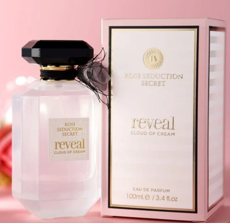 عطر شیک وارداتی بامشل فراگرنس ورد رز سداکشن سیکرت تیس آف کرم کلود با راحیه شیک شرقی و وانیلی و پودری و شیرین اما لطیف و ملایم با ماندگاری بسیار طولانی مدت و با پراکندگی عالی و حجم ۱۰۰ میل