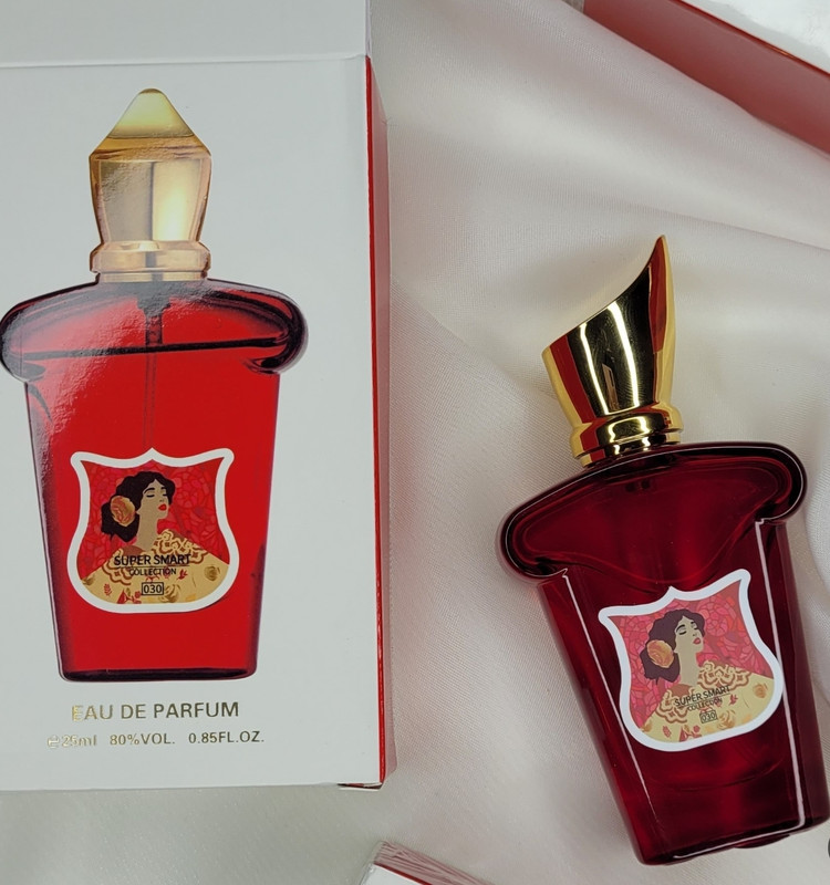 عطر زنانه پرطرفدار کازاموراتی بوکت آیدل وارداتی با راحیه شیک و با طبع شیرین و گرم با ماندگاری بسیار طولانی مدت و با پراکندگی عالی و حجم ۲۵ میل
