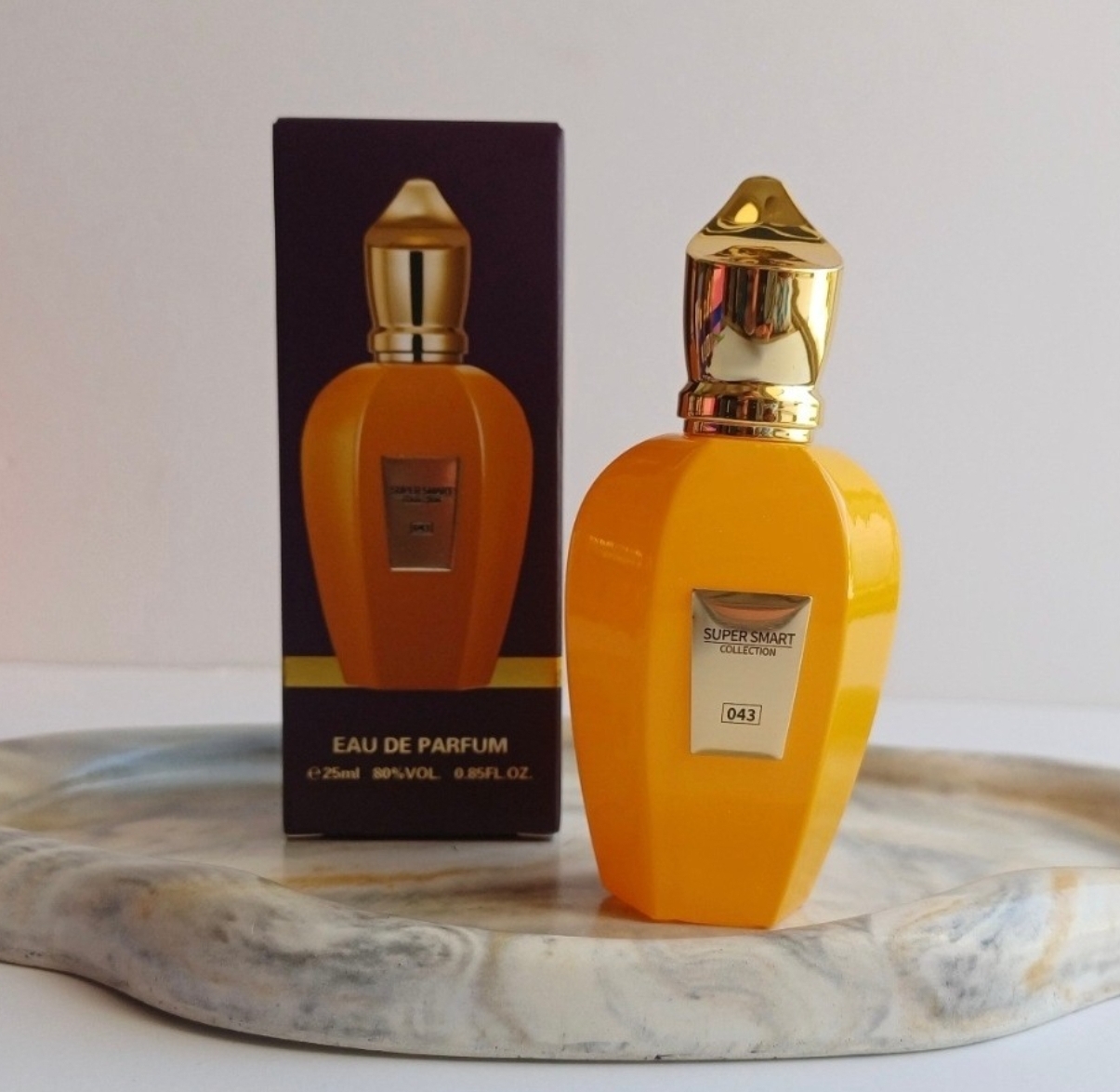 عطر بسیار خوشبو یونی سکس زرجوف اربا گلد اسمارت استار وارداتی با راحیه میوه ای کهربایی و با طبع لیمو ترش و پرتقال و انبه در عین حال لوکس با ماندگاری بسیار طولانی مدت و با پراکندگی عالی و حجم ۲۵ میل