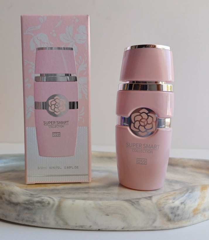عطر نوجوان و بزرگسال خوشبوی یارا وارداتی با راحیه شیک و ملایم با طبع شیرین و گلی و مارشمالویی با ماندگاری خوب و با پراکندگی عالی و حجم ۲۵ میل