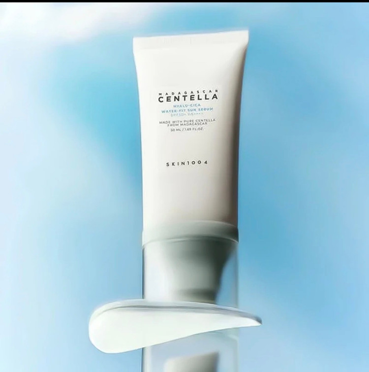 ضد آفتاب centella - اور جینال ۵۰میل مدل skin 1004 spf50-Hylu-cica water -fit-بی رنگ-محافظ UVB و UVA-مناسب برای انواع پوست