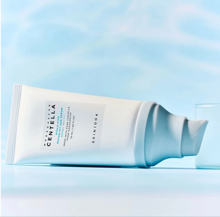 ضد آفتاب centella - اور جینال ۵۰میل مدل skin 1004 spf50-Hylu-cica water -fit-بی رنگ-محافظ UVB و UVA-مناسب برای انواع پوست