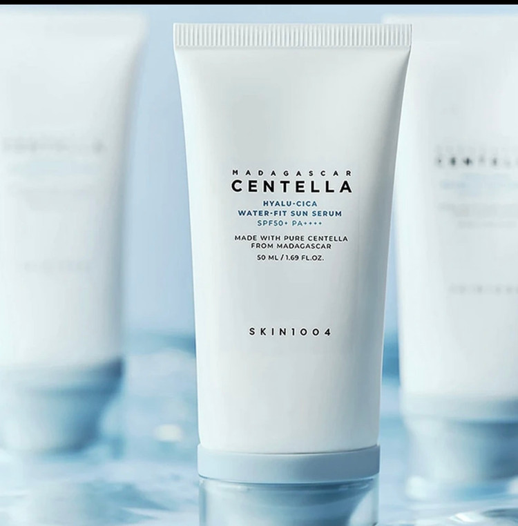 ضد آفتاب centella - اور جینال ۵۰میل مدل skin 1004 spf50-Hylu-cica water -fit-بی رنگ-محافظ UVB و UVA-مناسب برای انواع پوست